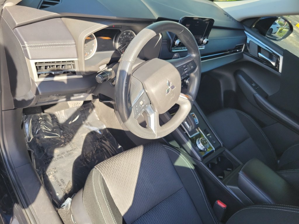 Used 2023 Mitsubishi Outlander ES FWD image 23