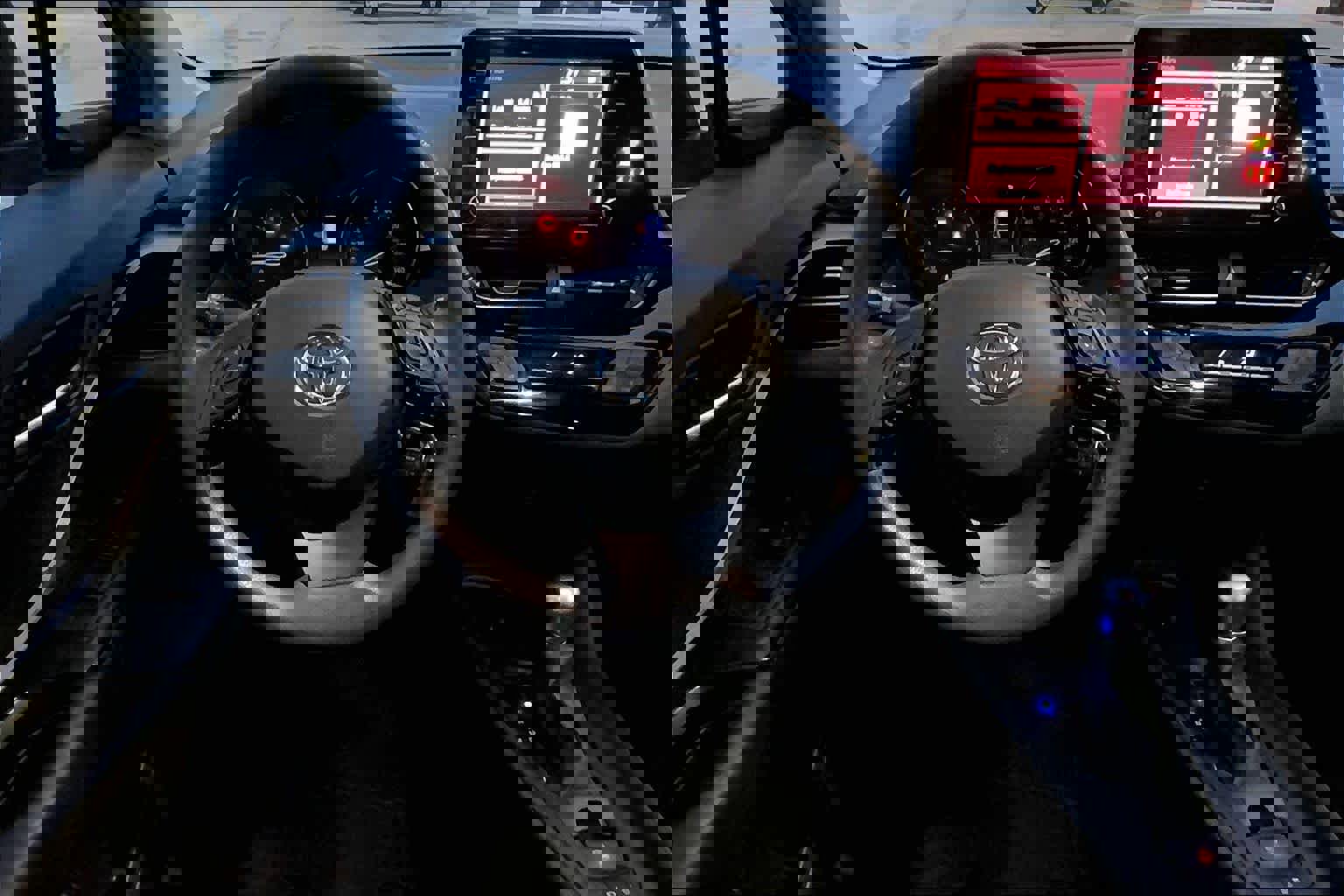 Used 2021 Toyota C-HR LE image 5