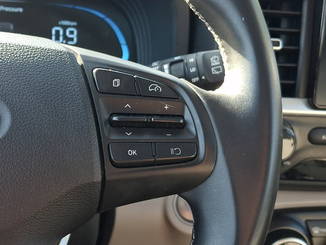 Certified 2025 Hyundai Venue SEL FWD image 22