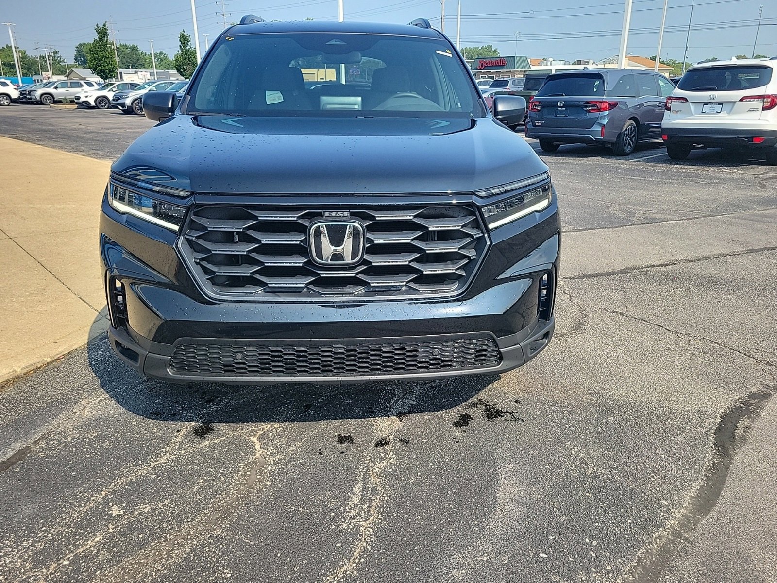 New 2025 Honda Pilot Sport image 2