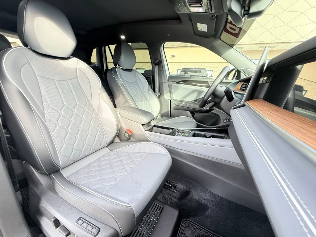 Used 2026 Volkswagen Tiguan SEL R-Line image 29