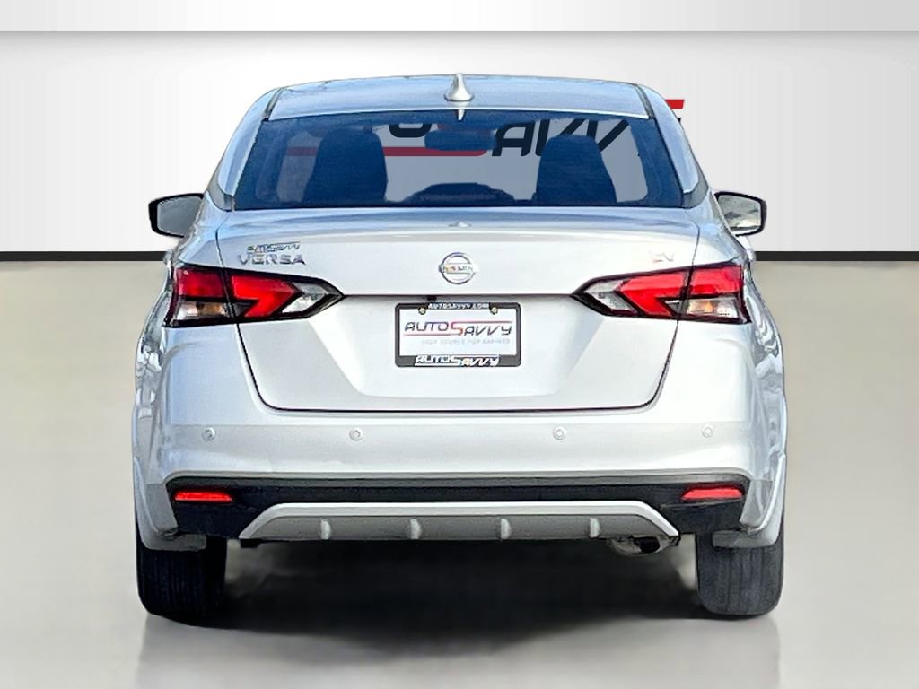 Used 2022 Nissan Versa SV image 6