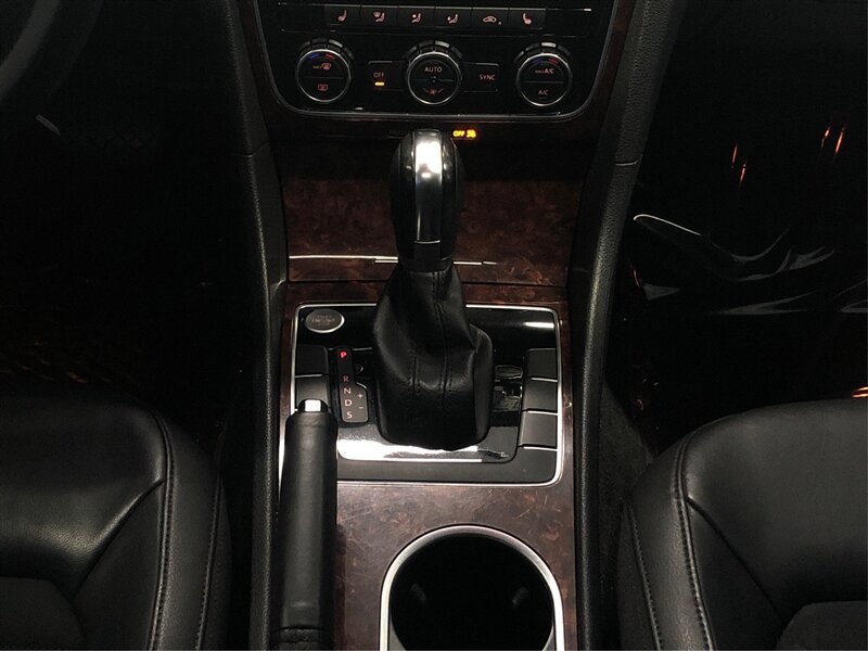 Used 2013 Volkswagen Passat 2.5 SEL FWD image 24