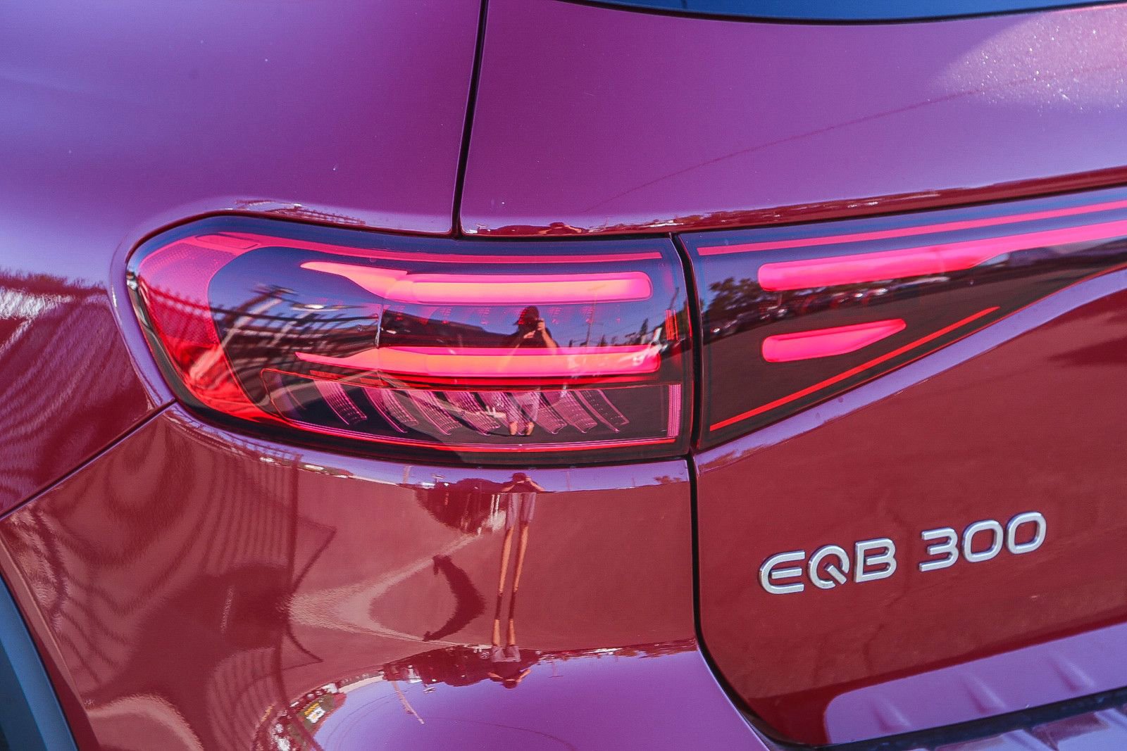 Used 2024 Mercedes-Benz EQB 300 4MATIC image 9