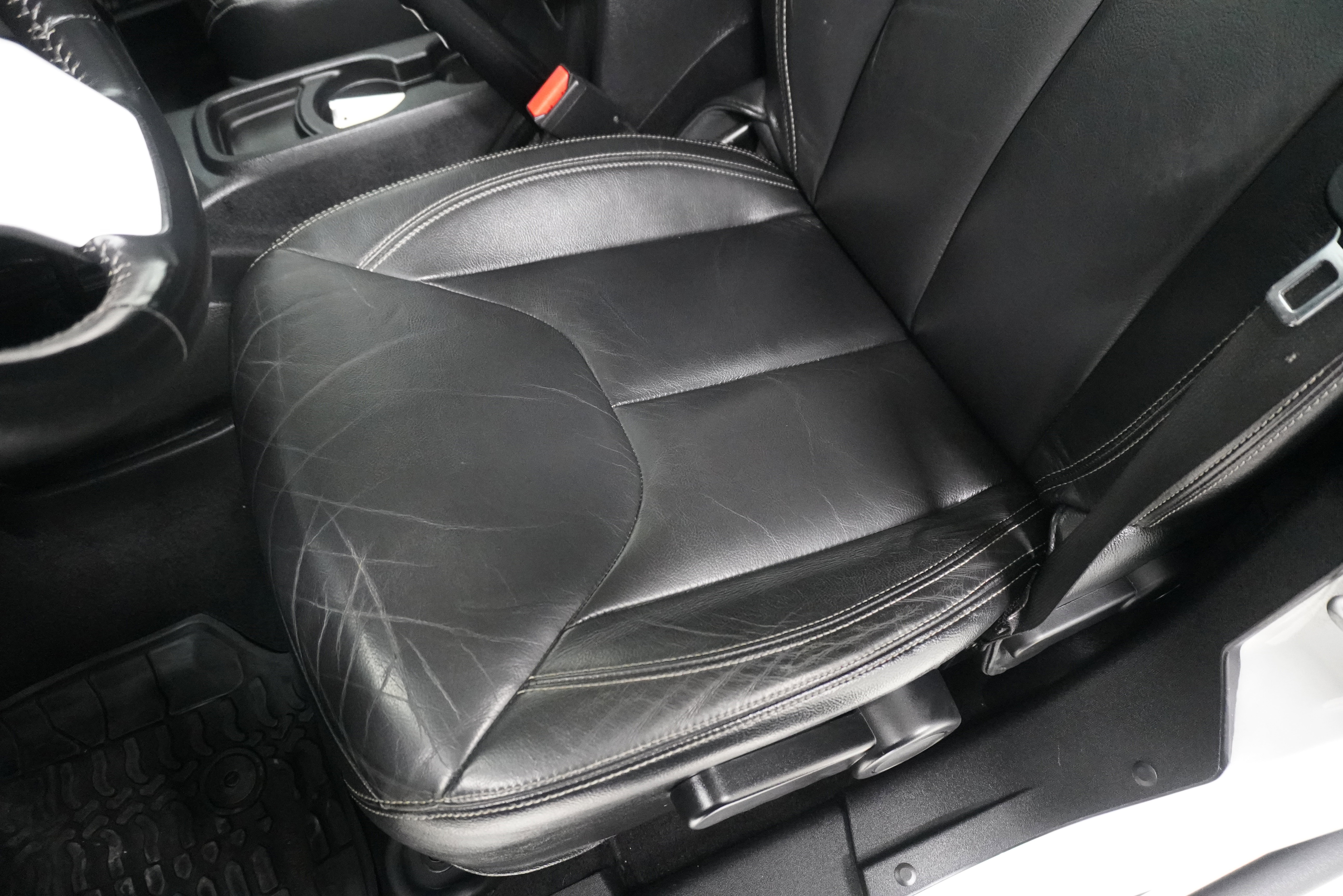 Used 2015 Jeep Wrangler Unlimited Rubicon AWD/4WD image 13