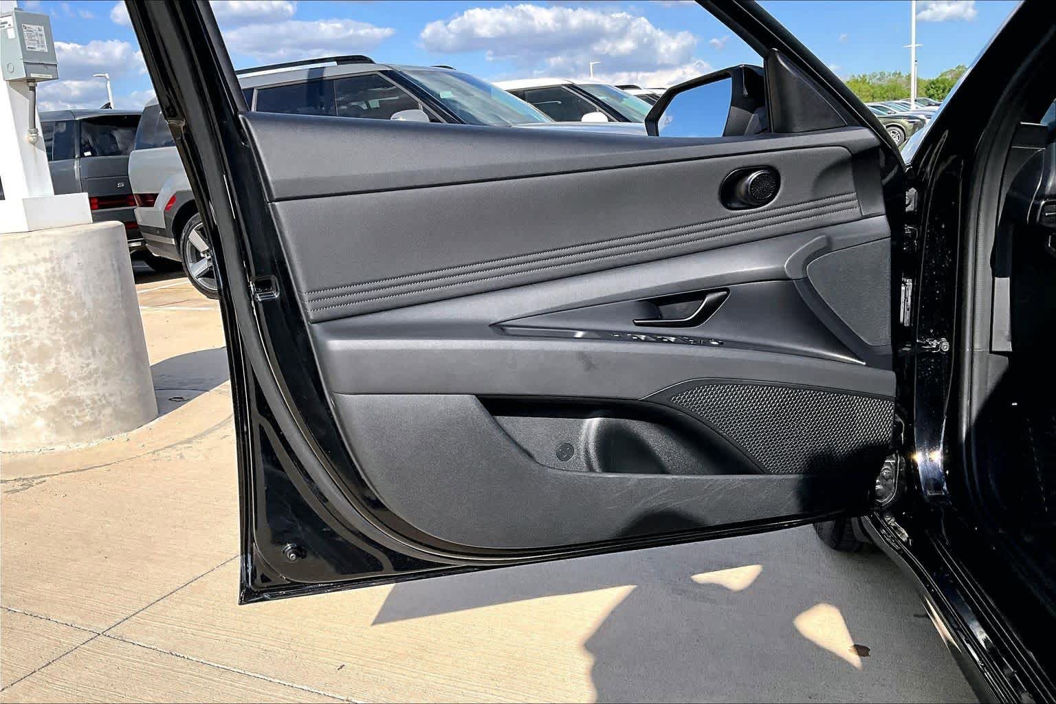 Certified 2025 Hyundai Elantra Sport image 37