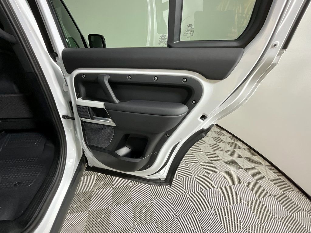 Used 2024 Land Rover Defender 110 S image 25