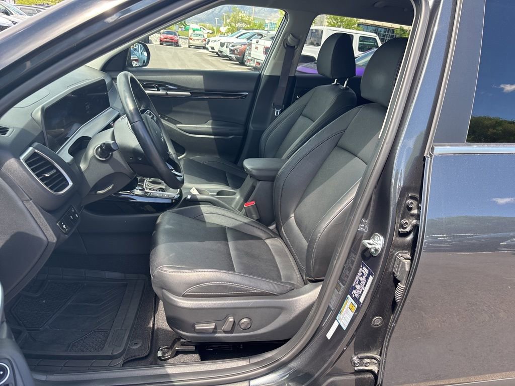 Certified 2025 Kia Seltos EX image 9