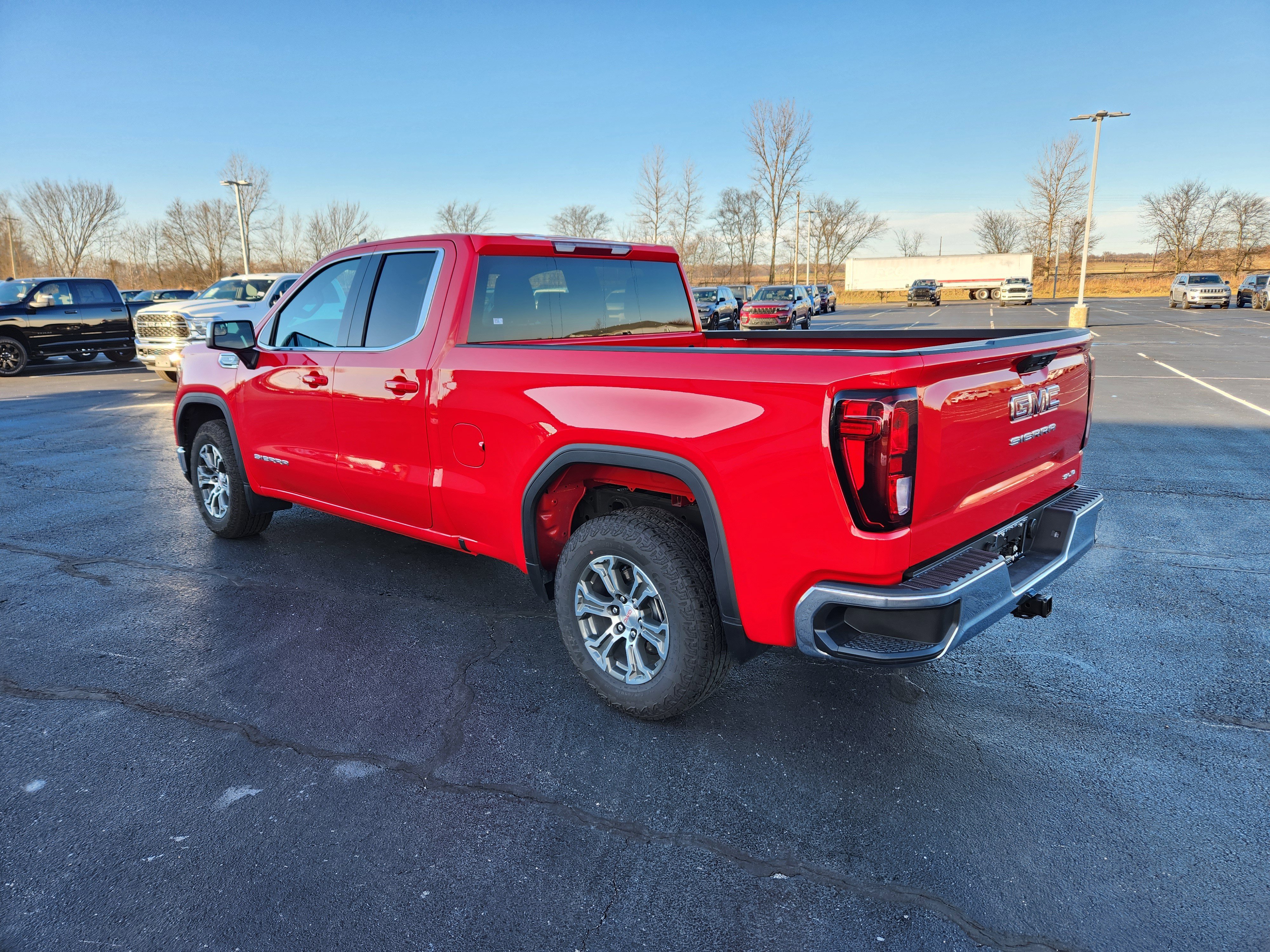 New 2025 GMC Sierra 1500 SLE image 3