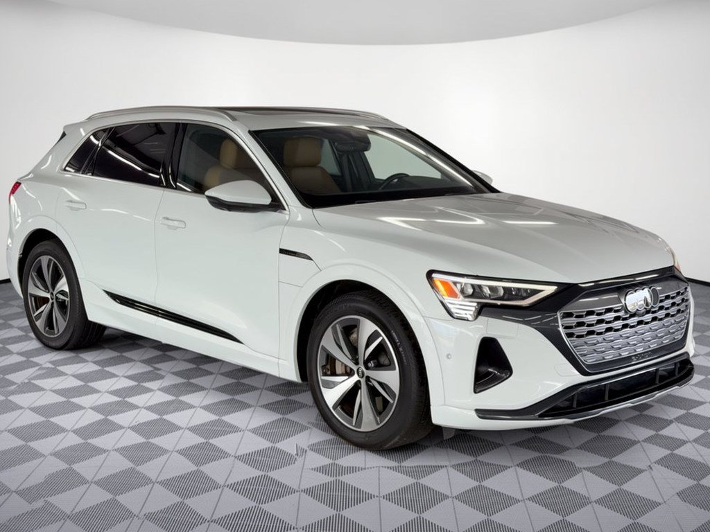 Used 2024 Audi Q8 e-tron Premium Plus w/ Premium Plus Package AWD/4WD image 7