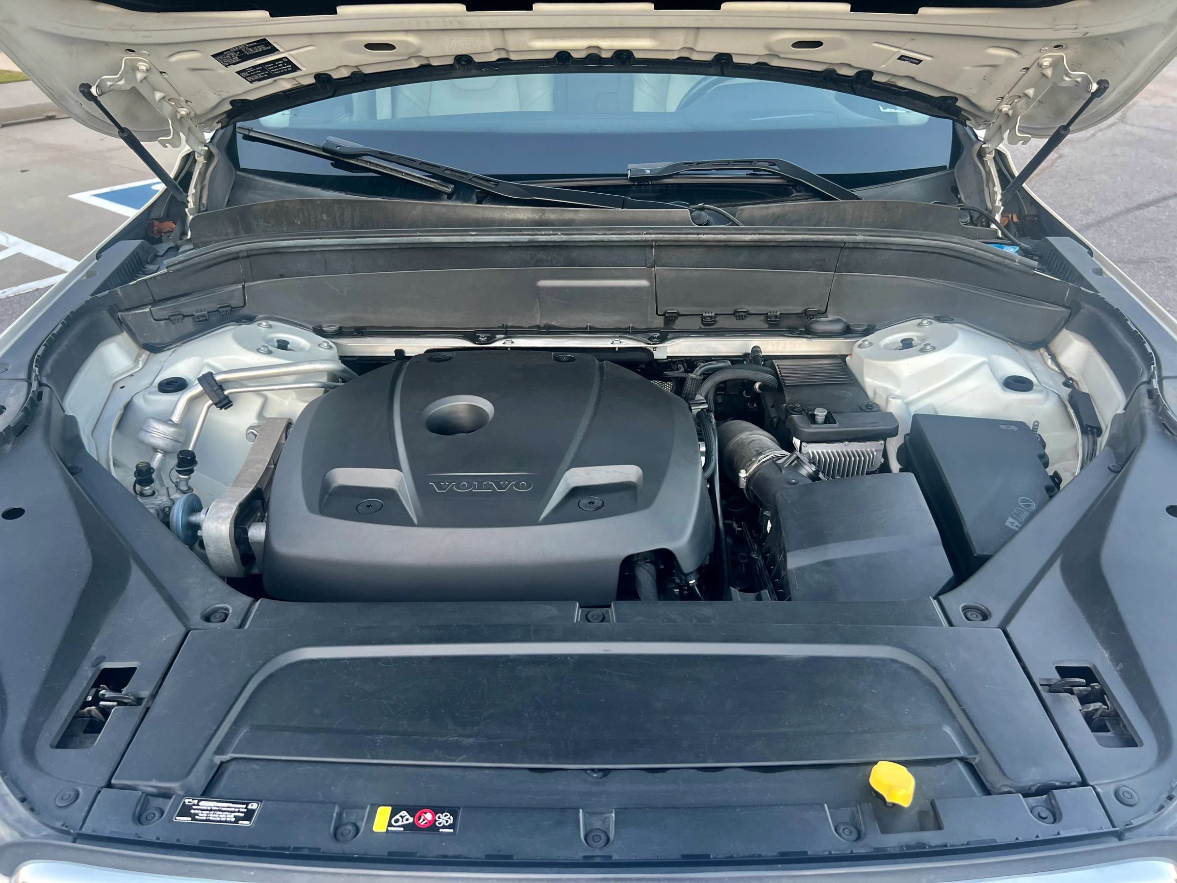 Used 2017 Volvo XC90 T5 Momentum w/ Vision Package image 34