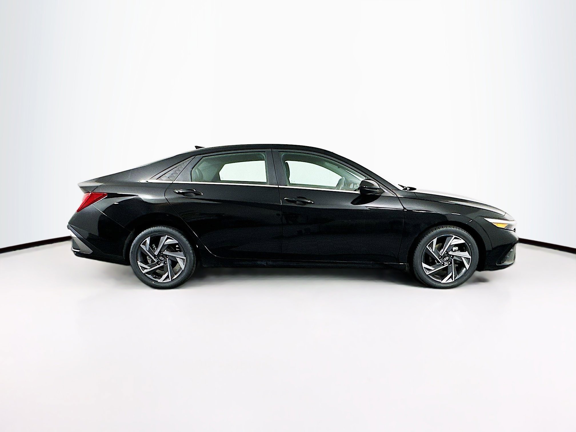 Used 2025 Hyundai Elantra SEL FWD image 10