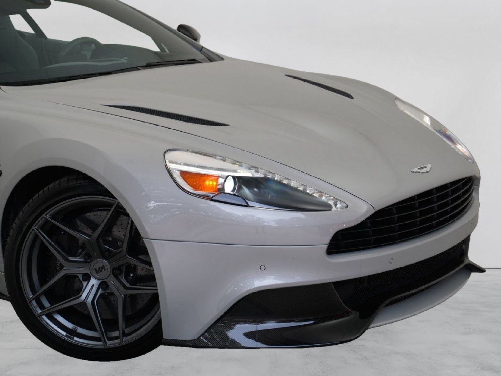 Used 2016 Aston Martin Vanquish Coupe RWD image 2