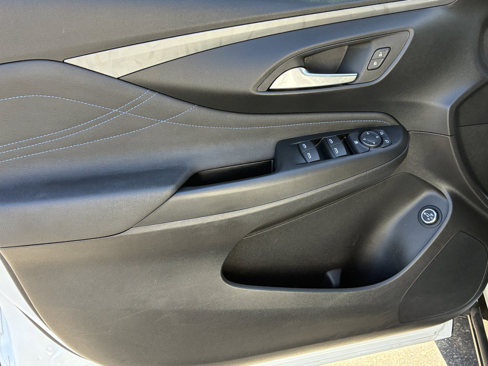 Used 2025 Buick Envista Sport Touring w/ Convenience I Package FWD image 19