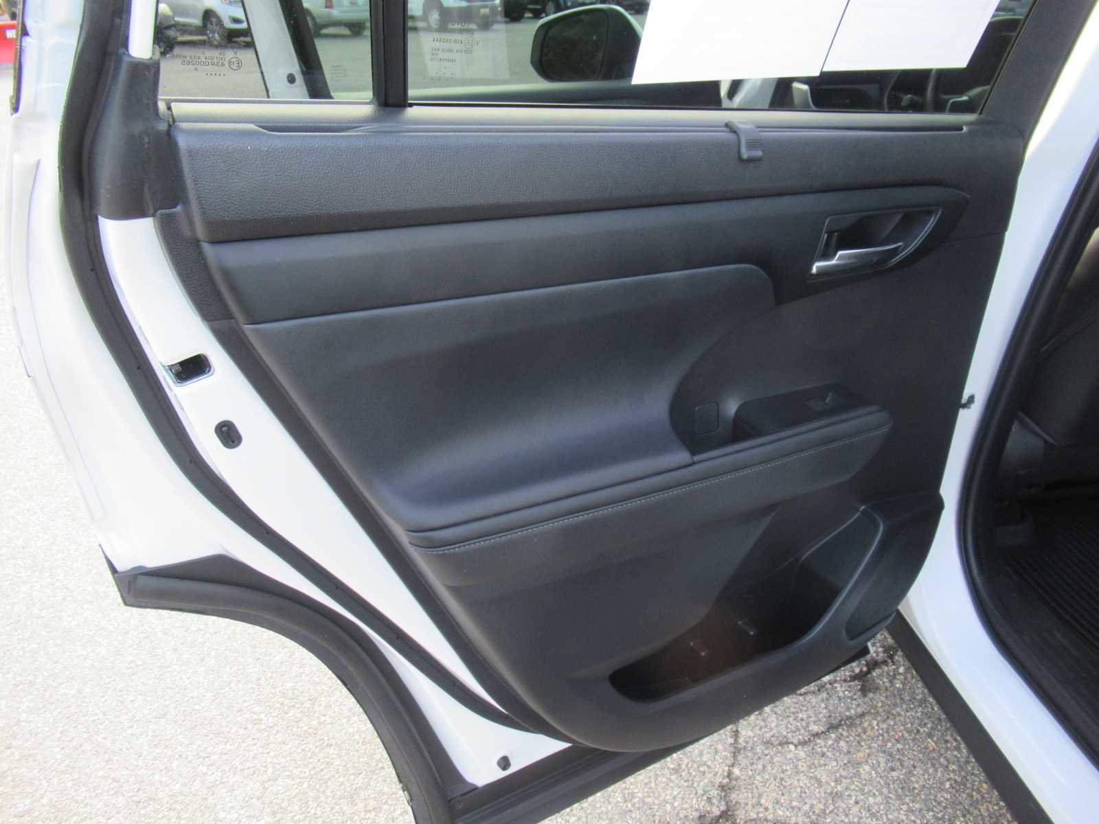 Used 2022 Toyota Highlander XLE image 17