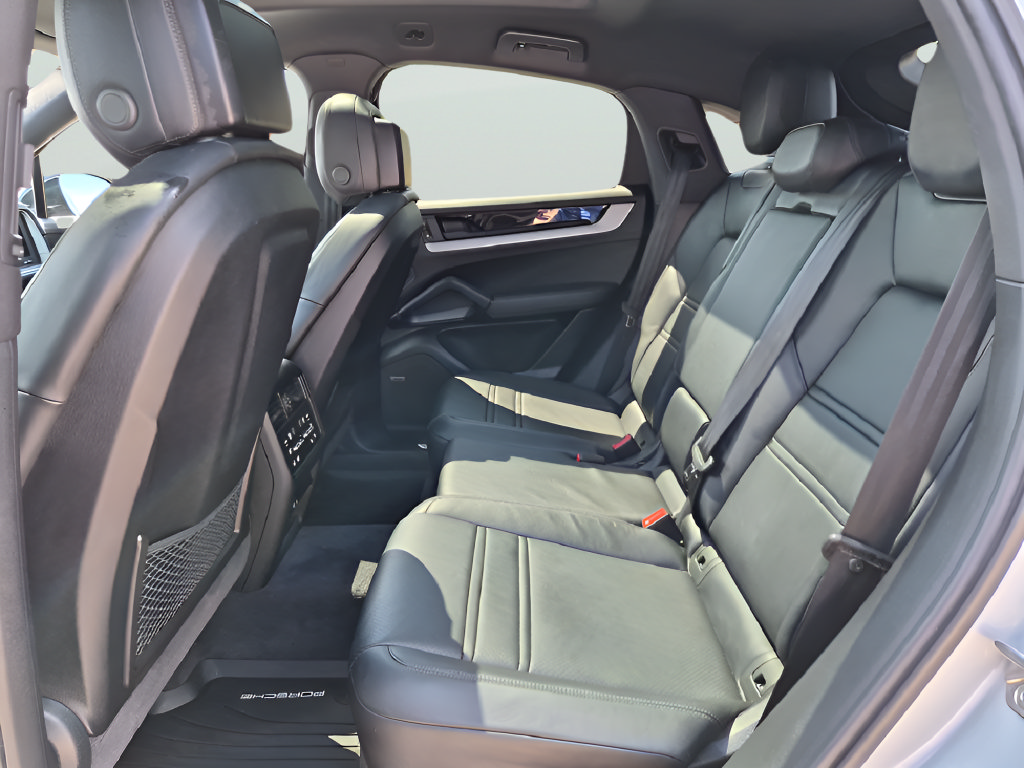 Used 2025 Porsche Cayenne S AWD/4WD image 33
