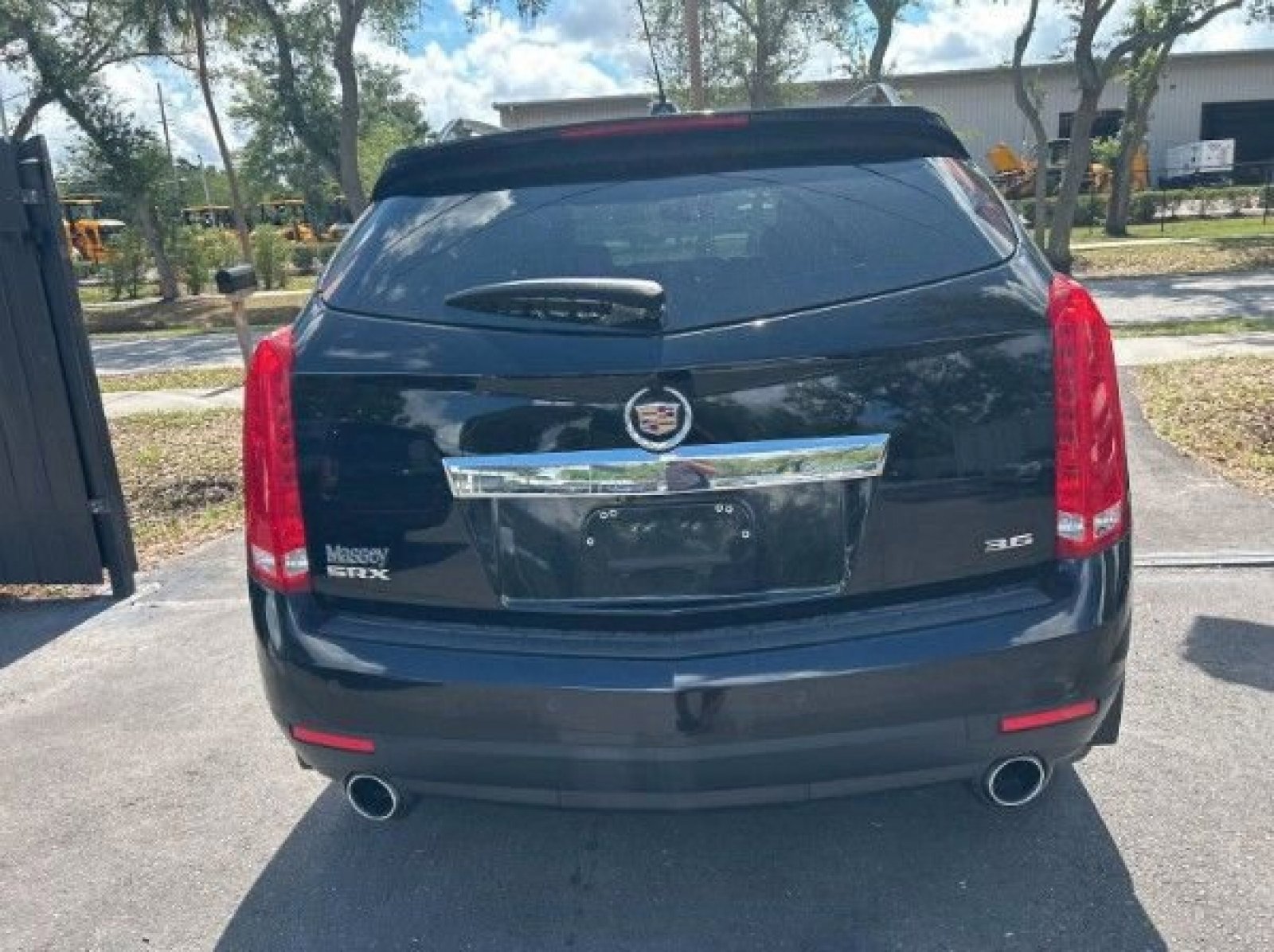 Used 2016 Cadillac SRX Luxury w/ Driver Awareness Package FWD image 2