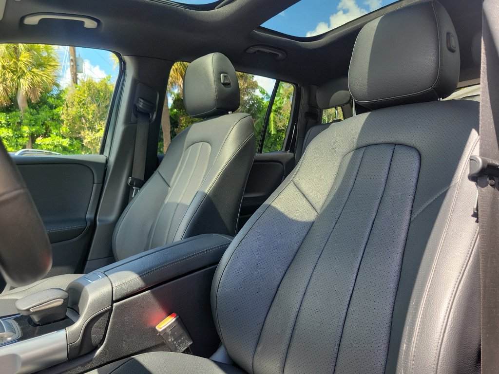 Used 2023 Mercedes-Benz EQB 300 4MATIC image 27