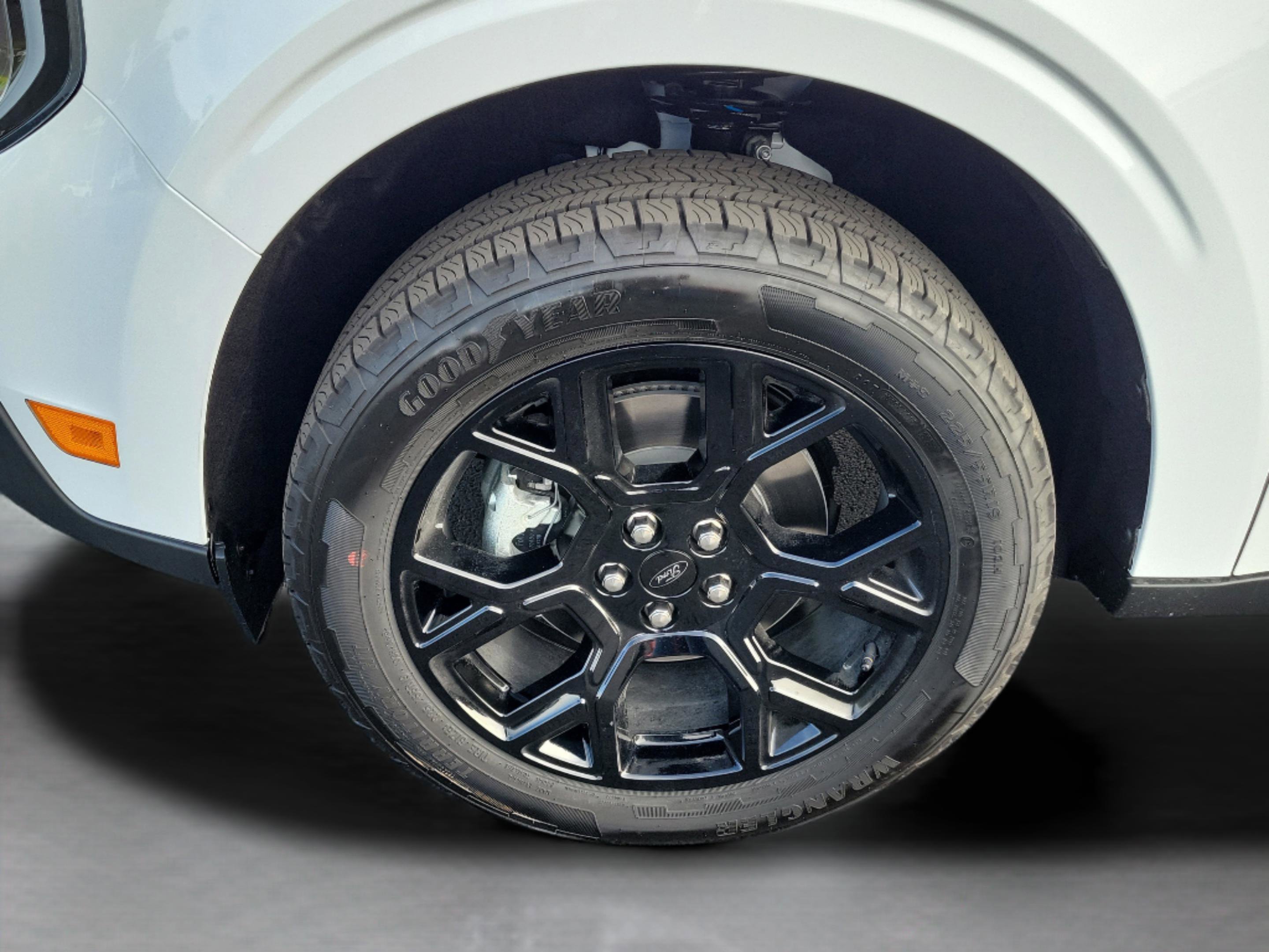 New 2025 Ford Maverick Lariat w/ Black Appearance Package image 6