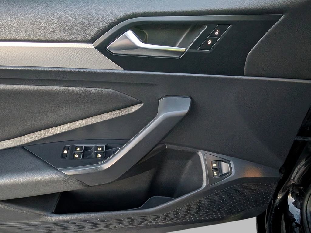 Used 2021 Volkswagen Jetta SE image 4