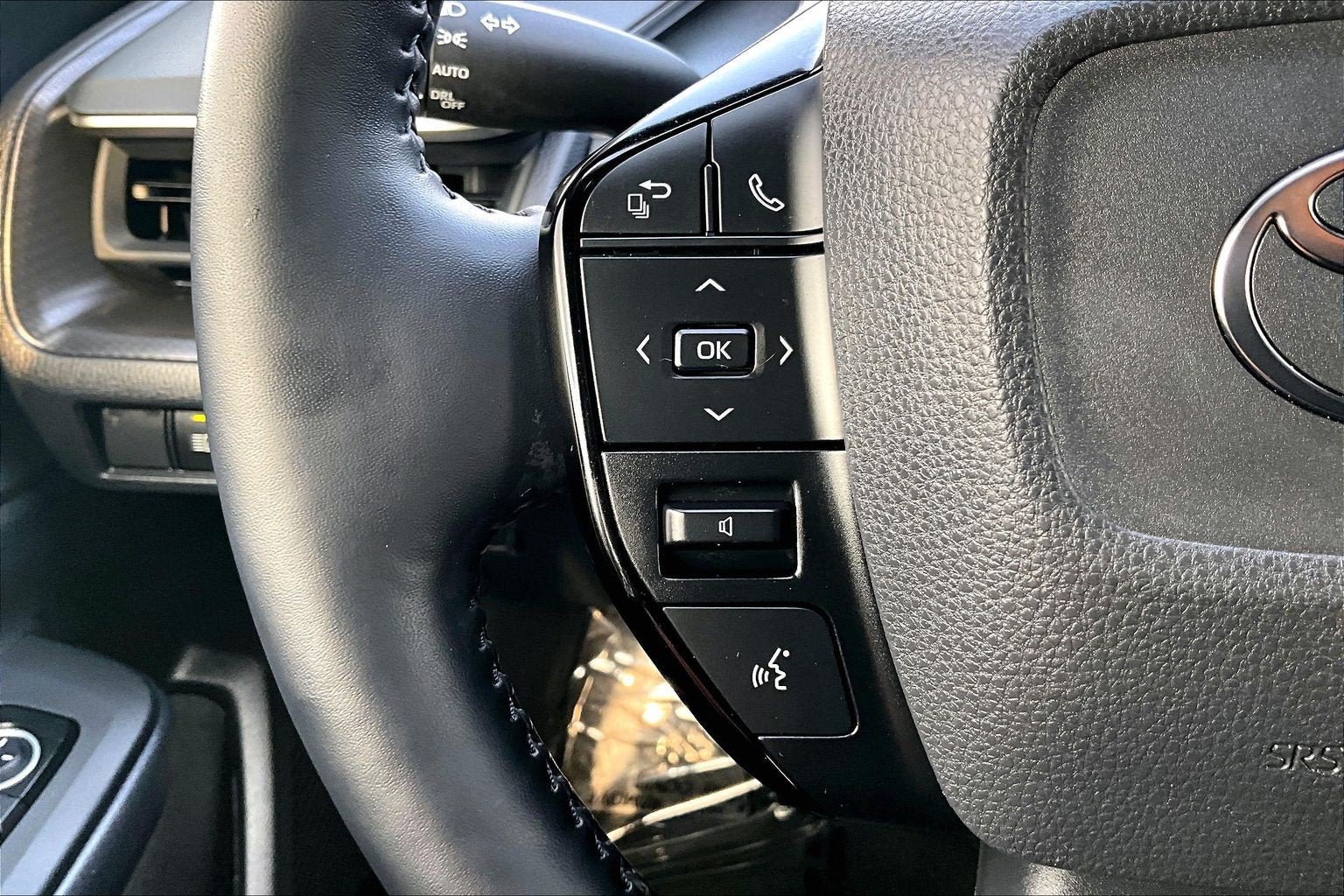 Used 2025 Toyota Prius AWD image 17