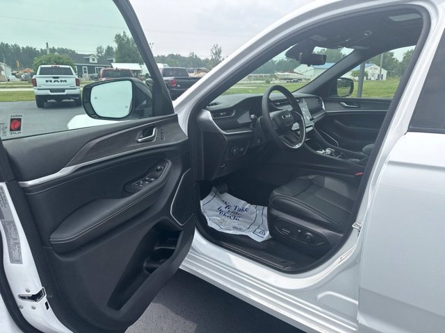 New 2026 Jeep Grand Cherokee Limited AWD/4WD image 13