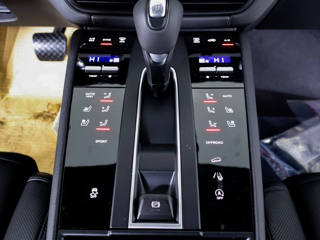 New 2026 Porsche Macan AWD/4WD image 22