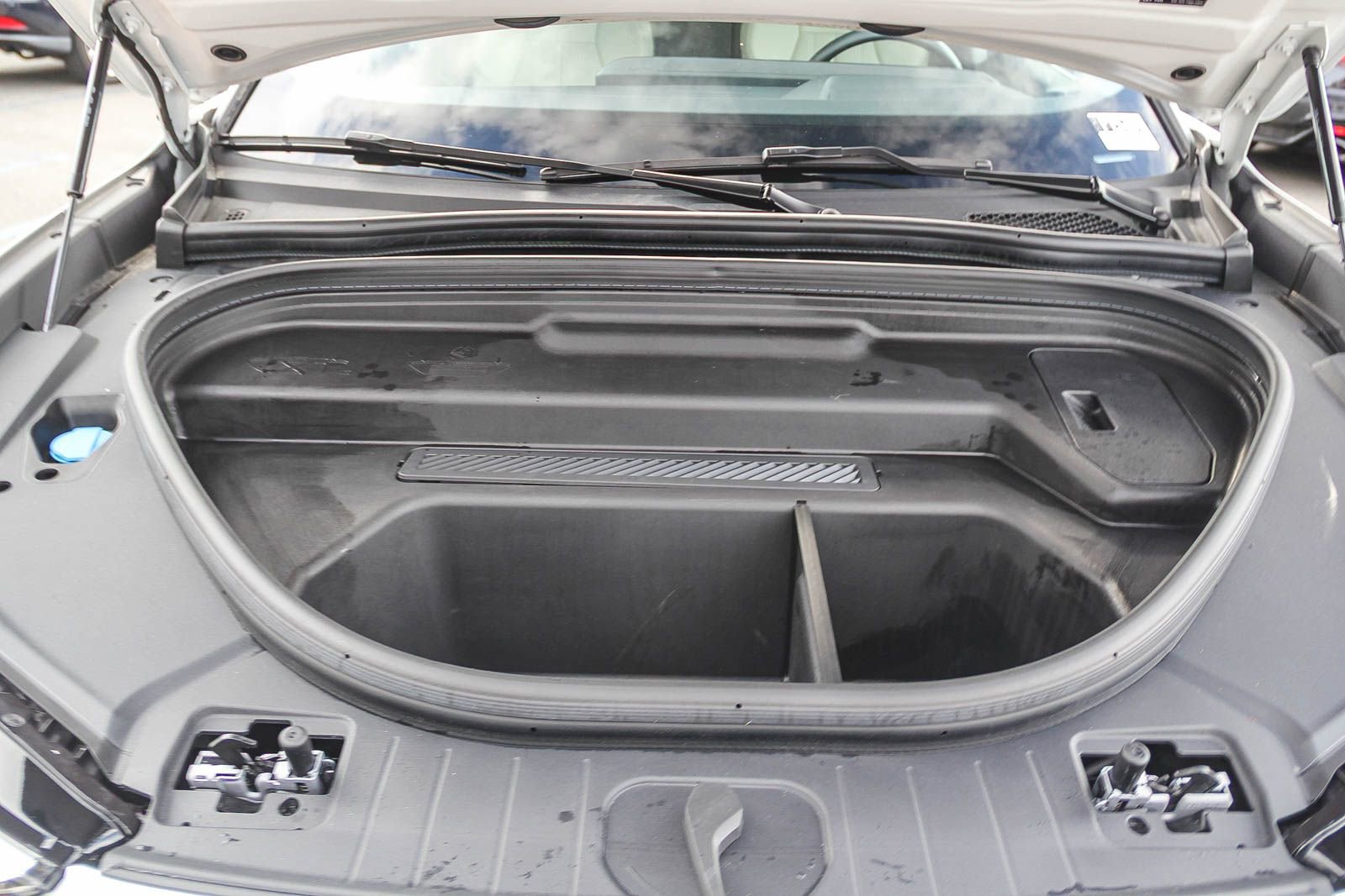 Certified 2025 Audi Q6 e-tron Premium Plus image 27