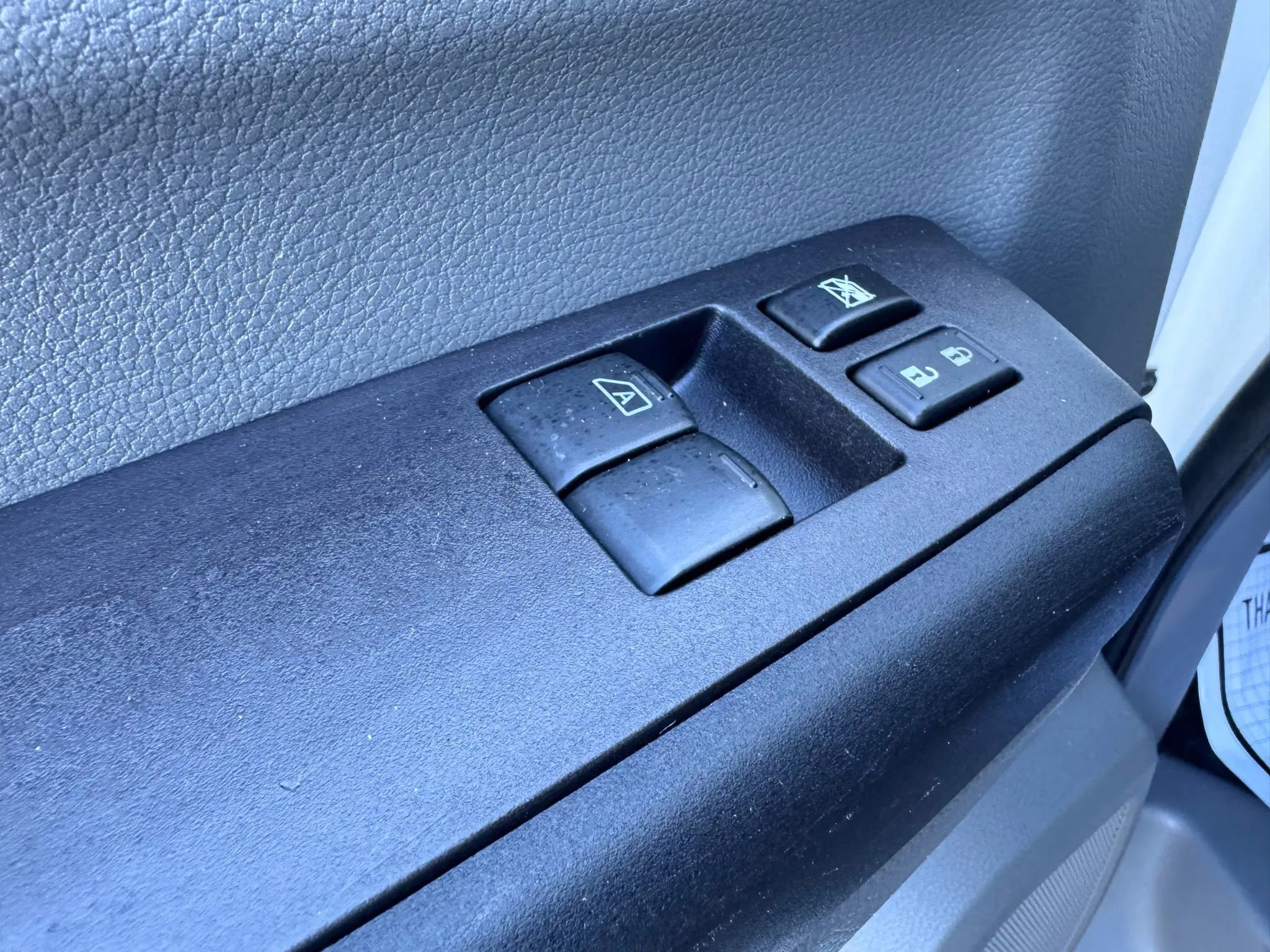 Used 2018 Nissan NV 3500 S image 19