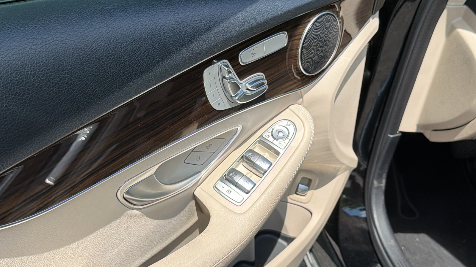 Used 2019 Mercedes-Benz C 300 Sedan image 14
