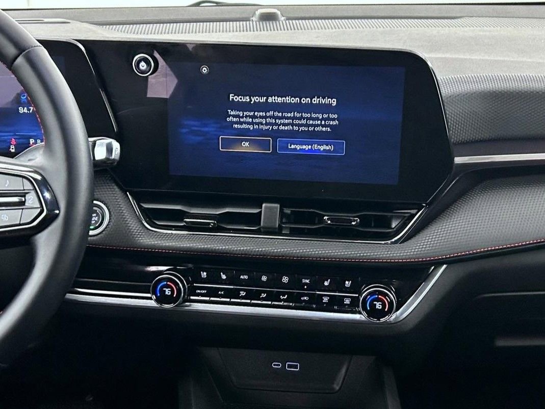 Used 2025 Chevrolet Equinox RS w/ Safety and Technology Package image 12