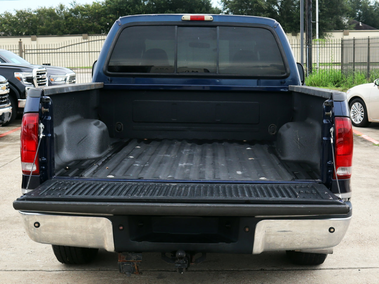 Used 2003 Ford F250 XL image 4
