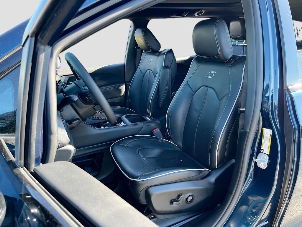 Certified 2024 Chrysler Pacifica Premium image 21
