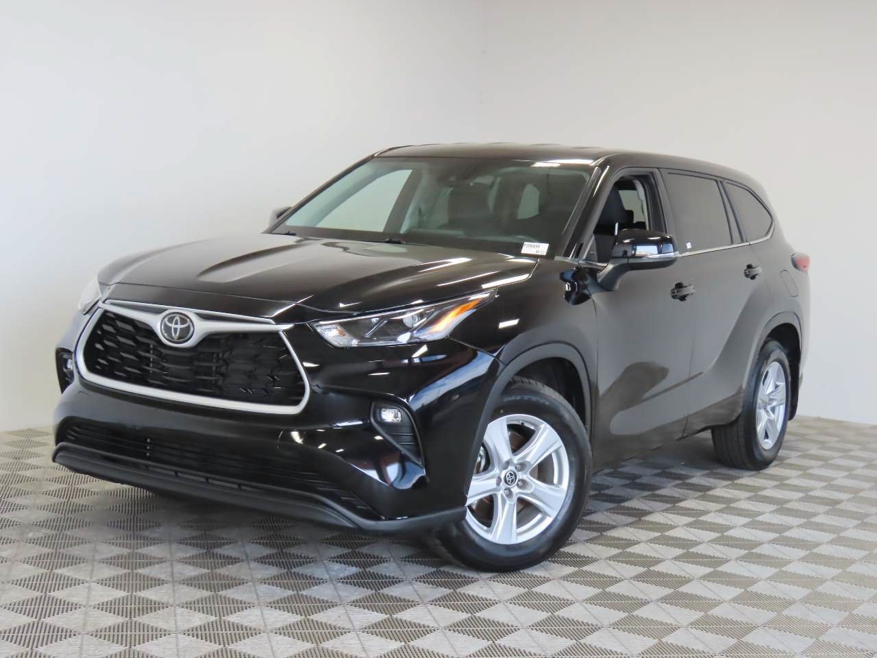 Used 2024 Toyota Highlander LE
