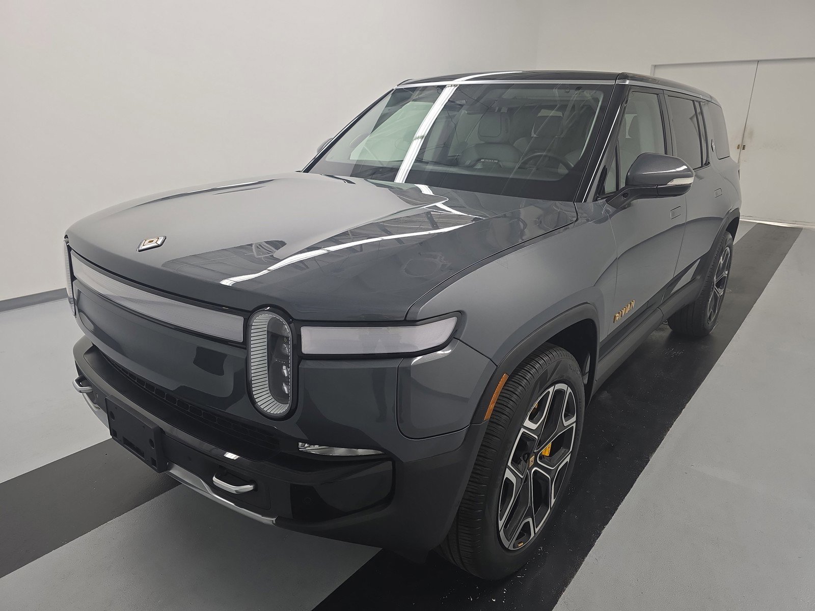 Used 2023 Rivian R1S Adventure AWD/4WD image 1