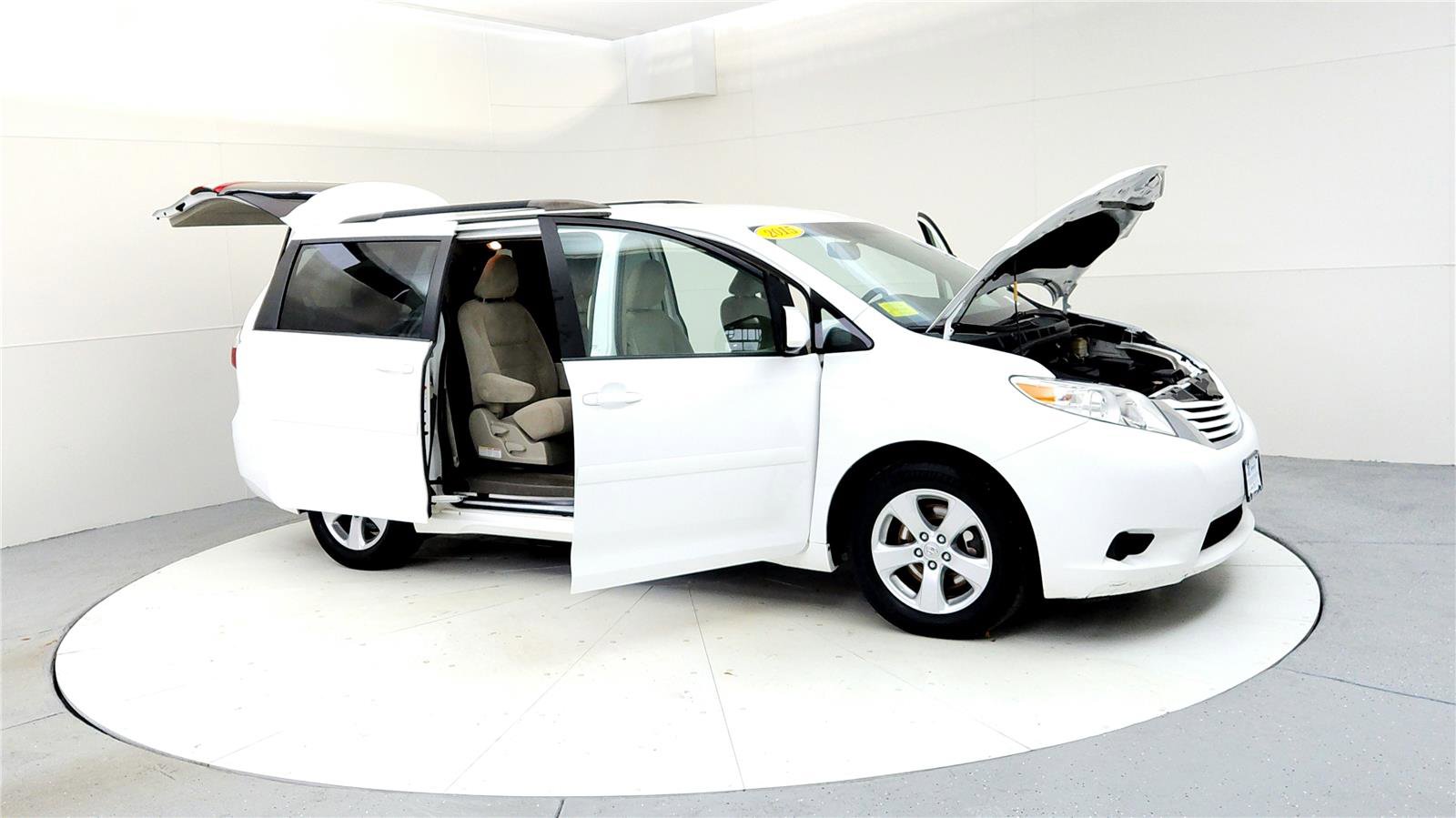Used 2015 Toyota Sienna LE image 12