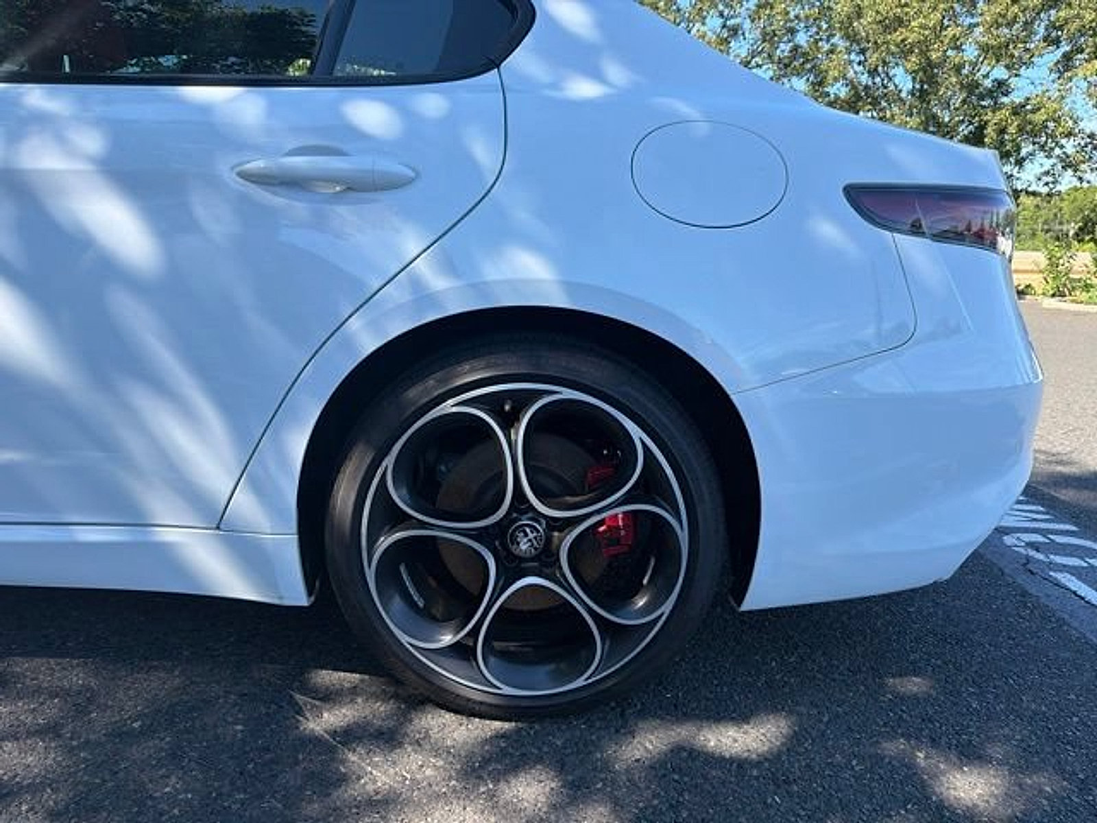 Used 2024 Alfa Romeo Giulia Veloce AWD/4WD image 5