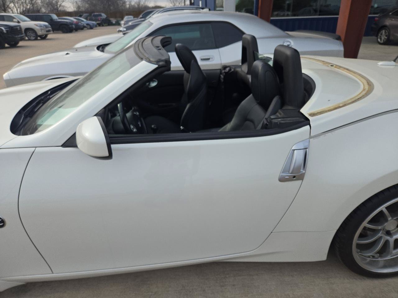 Used 2016 Nissan 370Z Touring RWD image 8