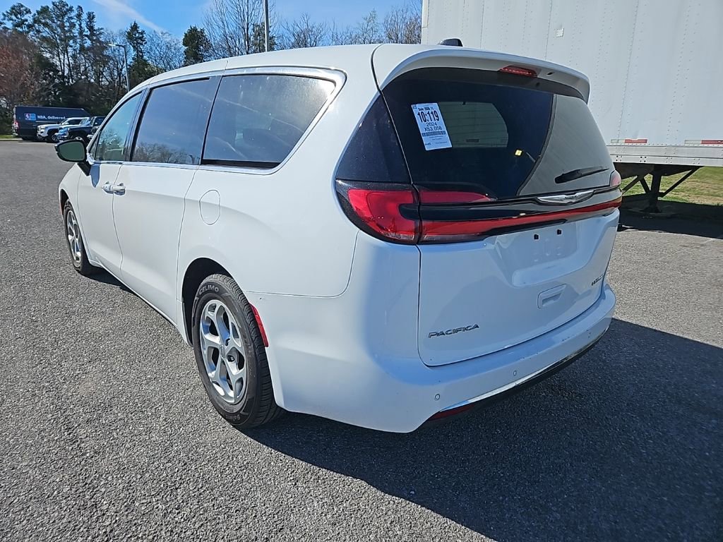 Used 2024 Chrysler Pacifica Limited image 5