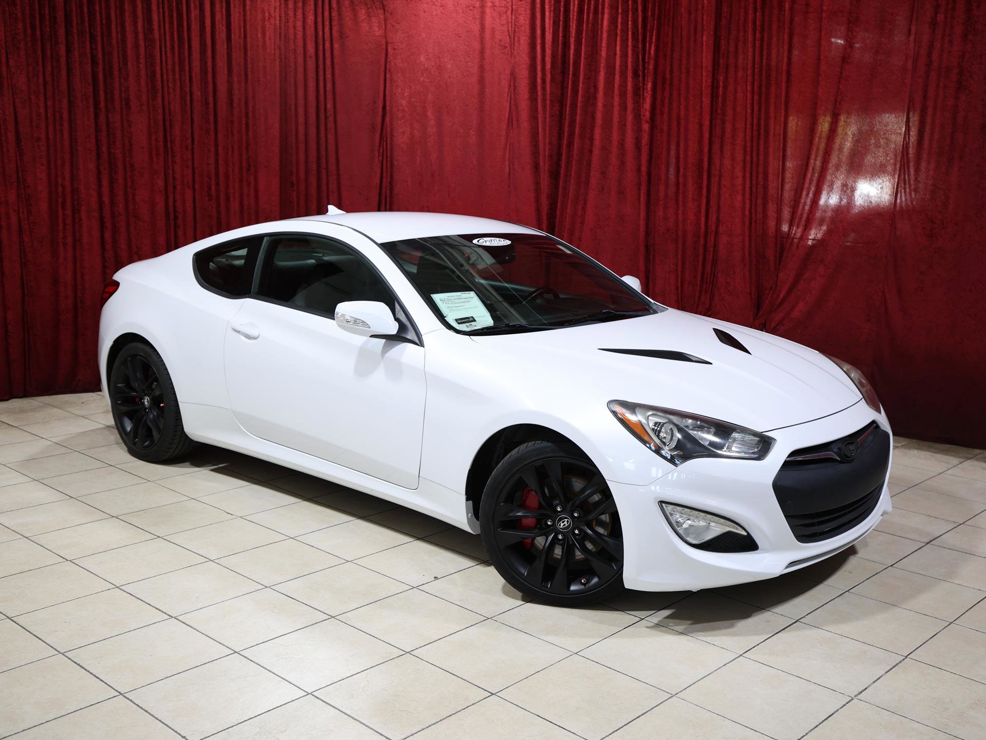 Used 2014 Hyundai Genesis 3.8 image 2