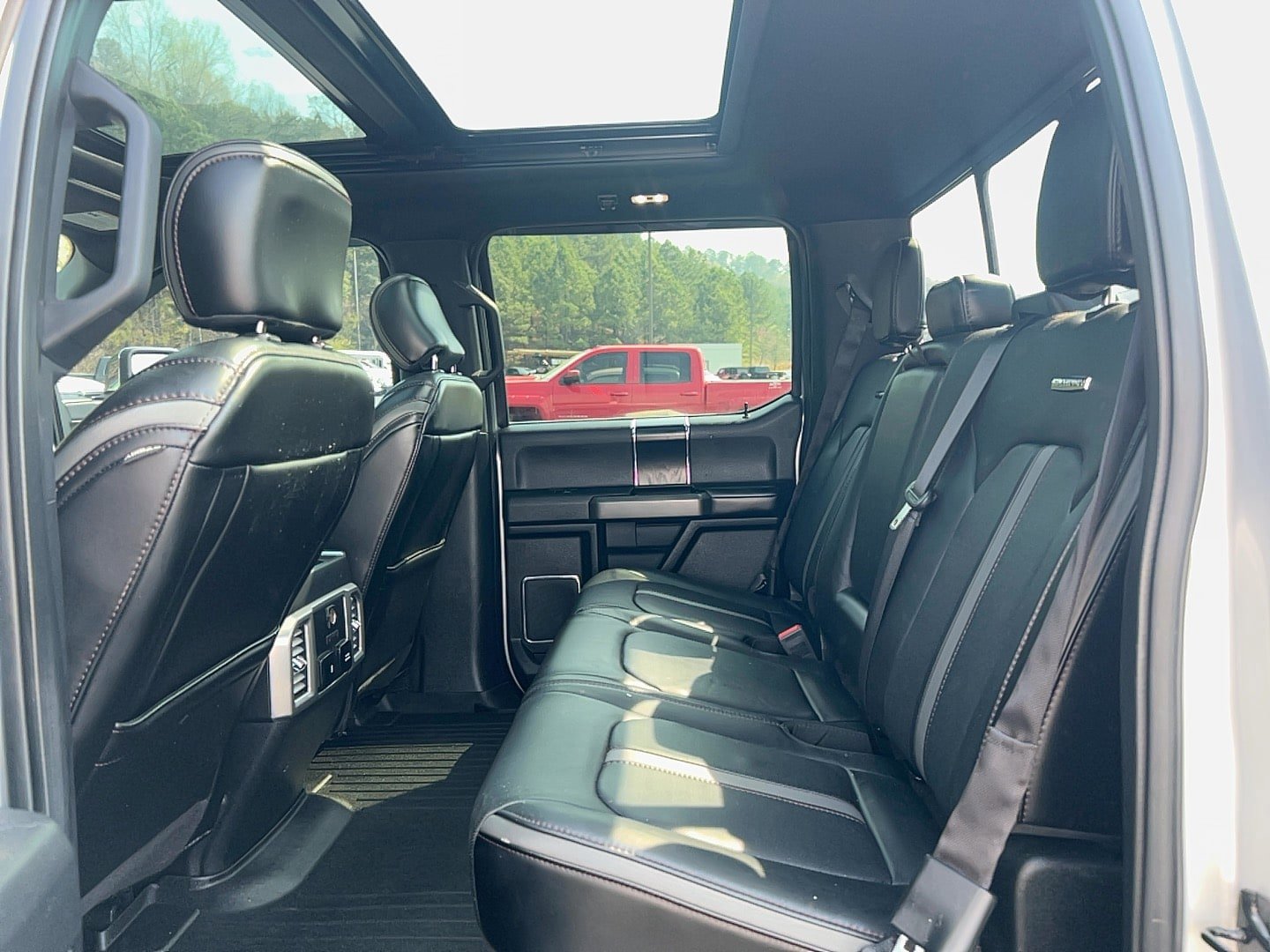 Used 2018 Ford F150 Platinum w/ Equipment Group 701A Luxury AWD/4WD image 30
