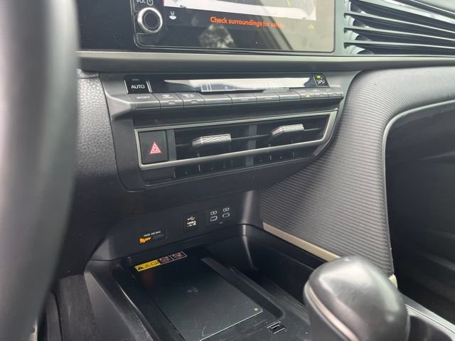 Used 2025 Toyota Camry SE w/ Convenience Package FWD image 24