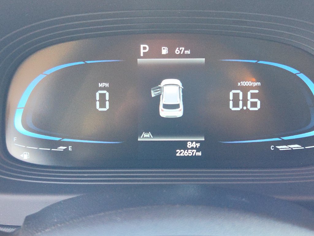 Used 2025 Hyundai Venue SEL FWD image 2