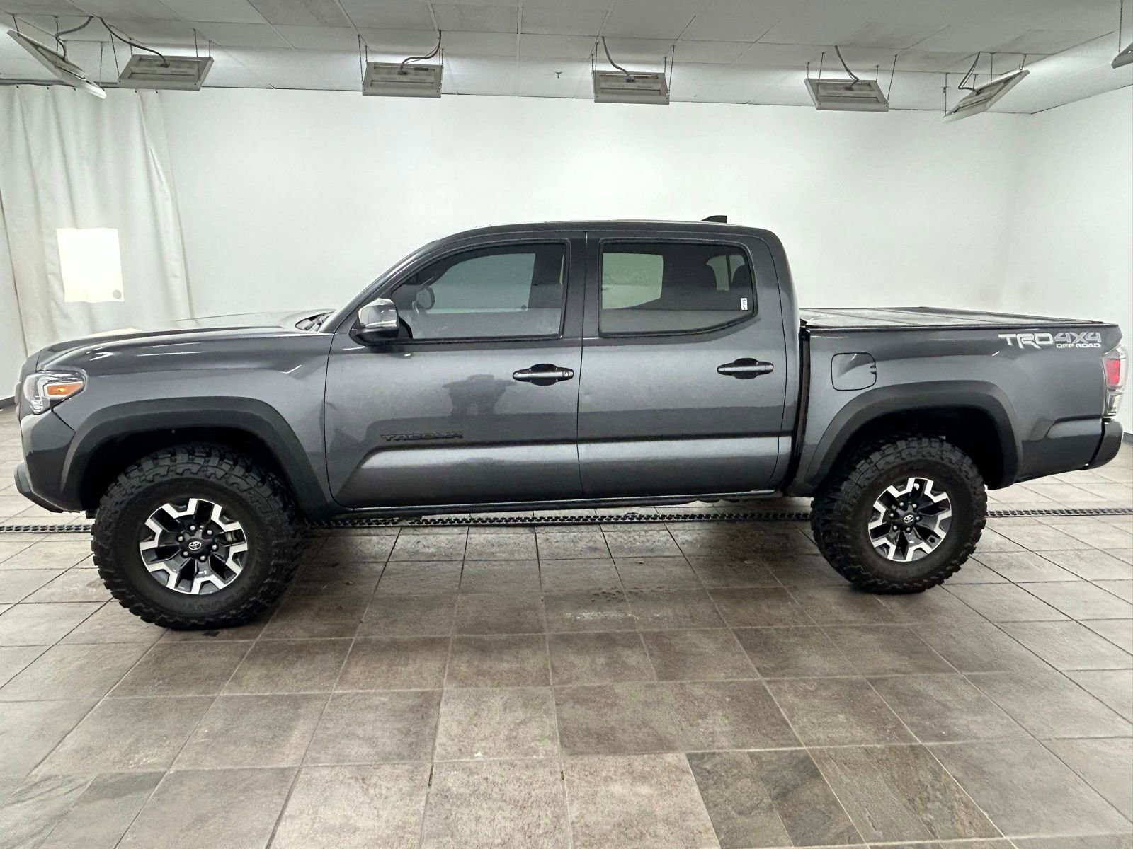 Used 2021 Toyota Tacoma TRD Off-Road w/ Technology Package image 2