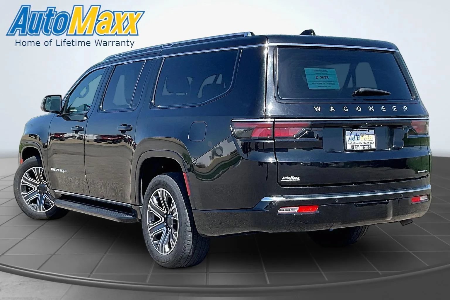 Used 2024 Jeep Wagoneer L Series II w/ Flexible Seating Group AWD/4WD image 5