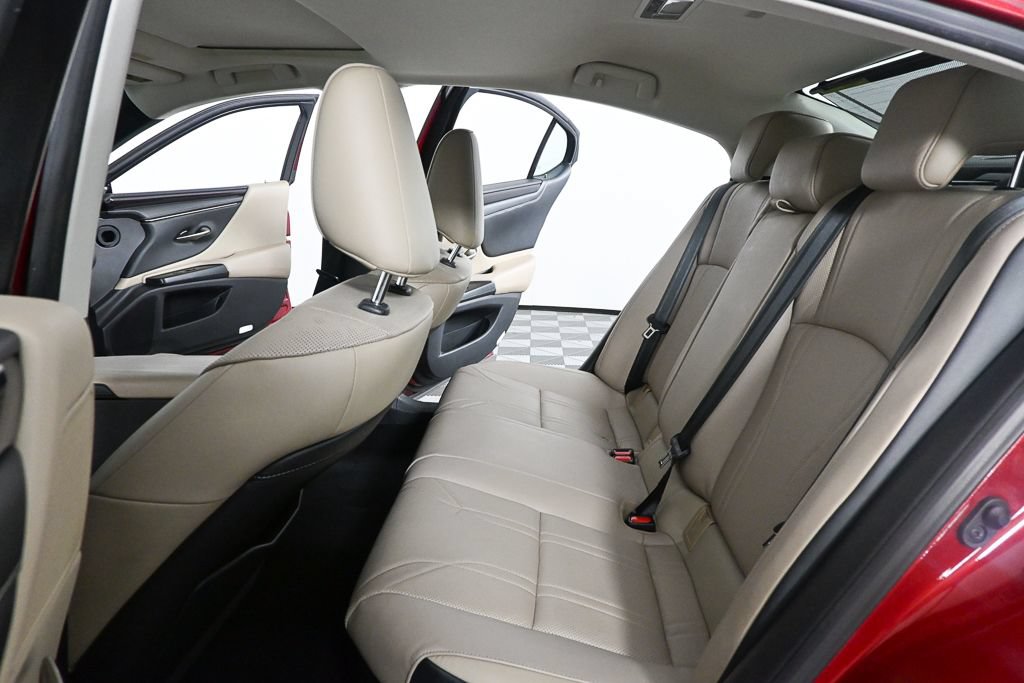 Used 2020 Lexus ES 300h w/ Accessory Package FWD image 17