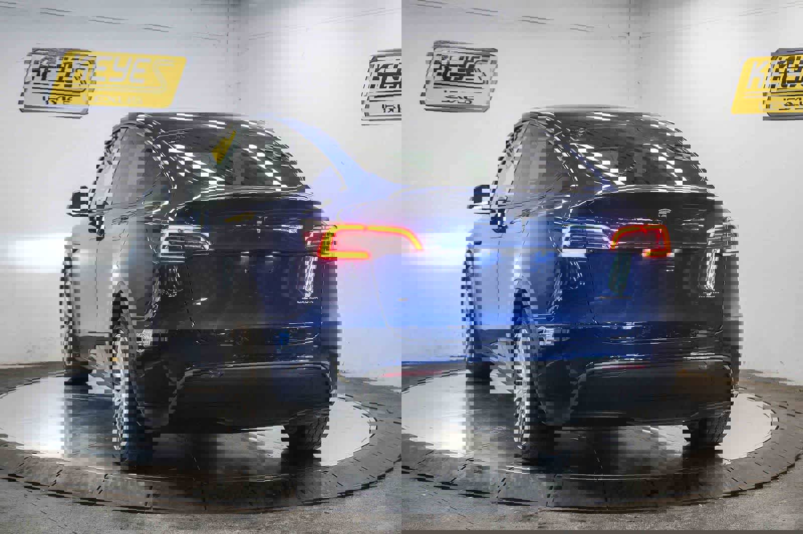 Used 2021 Tesla Model Y Long Range image 2