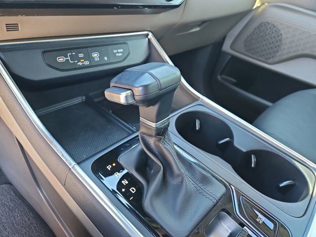 Used 2025 Kia Carnival EX image 25