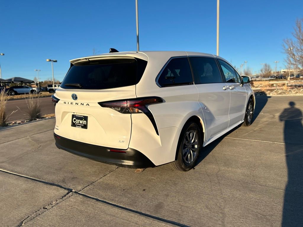 Used 2025 Toyota Sienna LE image 8