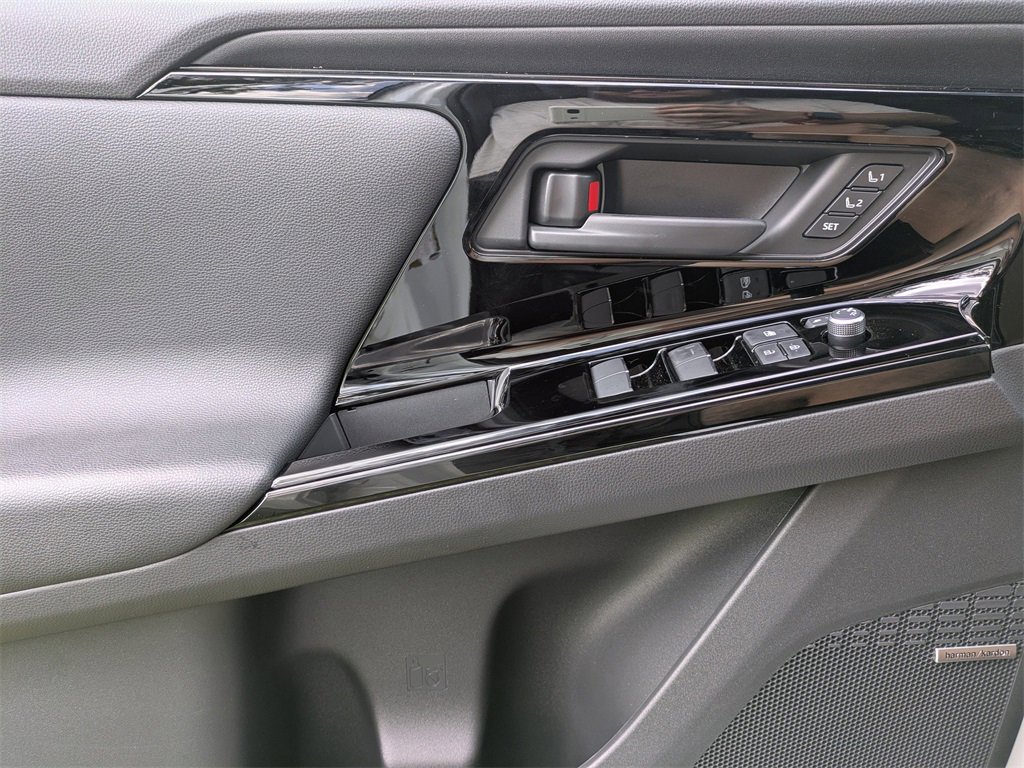 New 2025 Subaru Solterra Touring image 28